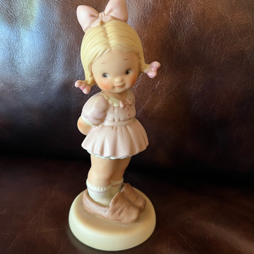Figurine memories of yesterday daddy, I can never fill your shoes
